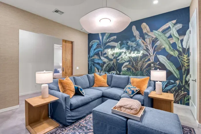 Upper level sitting area