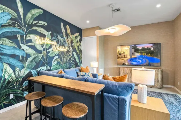 Upper level sitting area