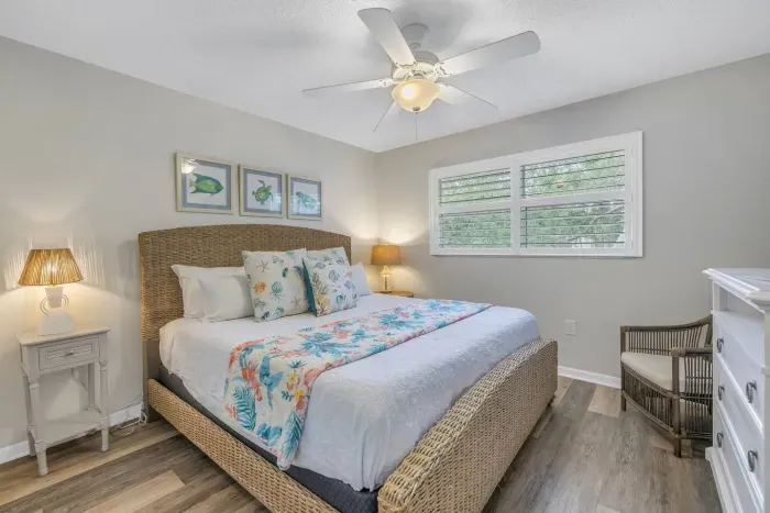 Tropical Retreat: Bright king-sized bedroom with stylish decor and soothing views for ultimate relaxation!