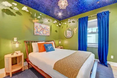 ️ Second star to the right and straight on till morning—this room makes you feel like you’re flying.