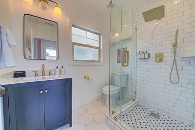 Full bathroom in our attached studio. Luxury organic body wash, shampoo, and conditioner from Public goods that smell soo good!