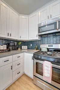 ☕ Fuel up on coffee before chasing sunsets or your toddlers. Coffee pods, tea, hot chocolate, creamer, sugar is included.