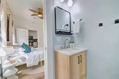 The ensuite means no awkward hallway run-ins in pajamas.