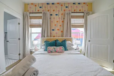 ️ Sleep like royalty under palms—minus the coconuts.