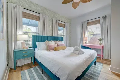 Palm vibes so good, you’ll forget about your inbox.