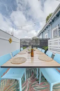 Dinner for 12, because no one gets left off the guest list.