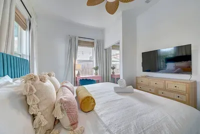 ️ A king bed for your king-sized dreams.