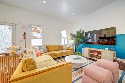 ️ Comfy enough for post-beach naps. Cute enough for your group selfie.