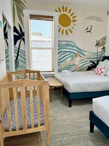 Tiny surfer in tow? The crib’s ready for their nap schedule (or lack of one).