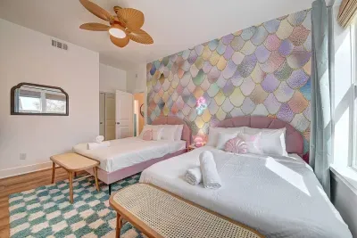 ️ Two queen beds for when your whole pod needs beauty sleep.