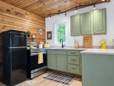 Romantic Secluded Log Cabin: Hot Tub, Movies - image 28 of 42