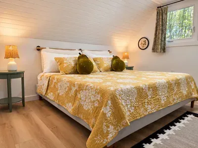 Romantic Secluded Log Cabin: Hot Tub, Movies - image 31 of 42