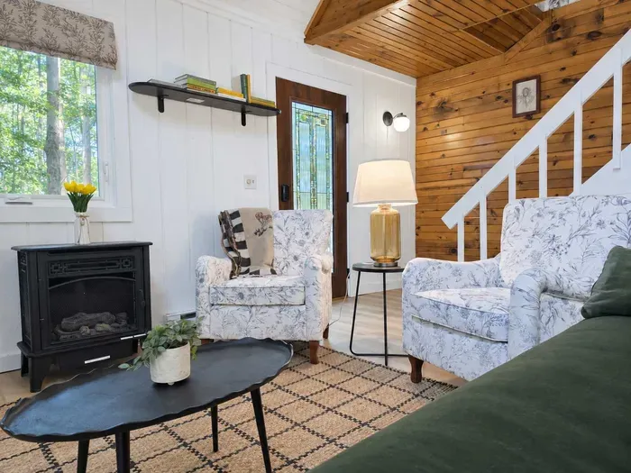 Romantic Secluded Log Cabin: Hot Tub, Movies - image 18 of 42