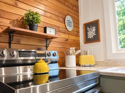 Romantic Secluded Log Cabin: Hot Tub, Movies - image 26 of 42