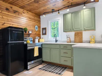 Romantic Secluded Log Cabin: Hot Tub, Movies - image 29 of 42