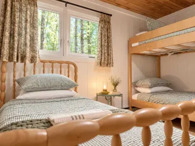 Romantic Secluded Log Cabin: Hot Tub, Movies - image 33 of 42