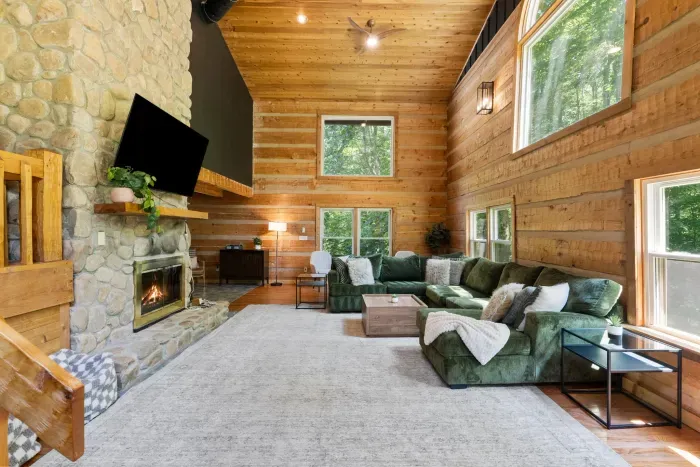 Fun Luxury Lodge Sleeping 25: Hot Tub, 16 Acres - image 7 of 78