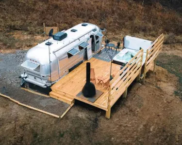 Top Tin Airstream - image 32 of 33