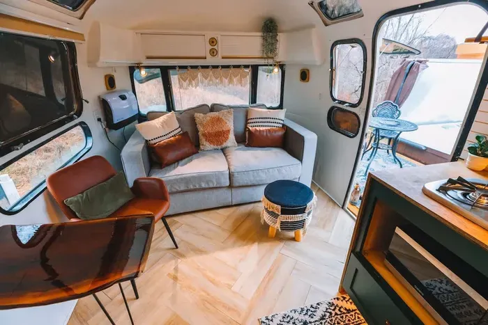 Top Tin Airstream - image 6 of 33
