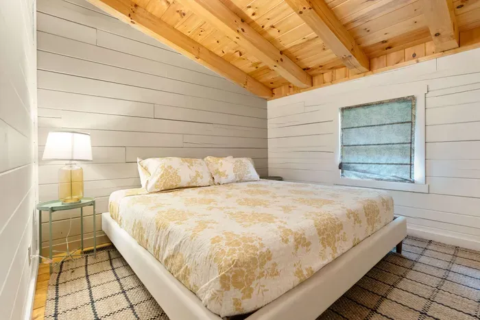 Black Bear Getaway Cabin - image 31 of 37