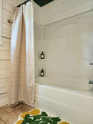 Black Bear Getaway Cabin - image 15 of 23