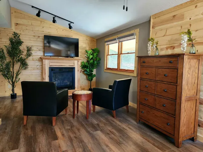 Spacious Lodge with Stocked Pond, Hot Tub, Games - image 16 of 38