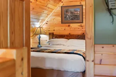Autumn Leaf Lodge - image 47 of 73