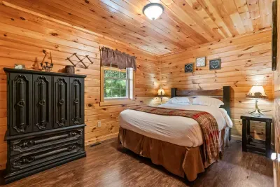 Autumn Leaf Lodge - image 32 of 73