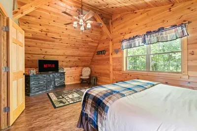 Autumn Leaf Lodge - image 41 of 73