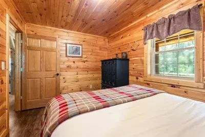 Autumn Leaf Lodge - image 34 of 73