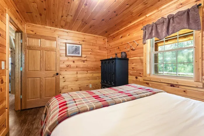 Autumn Leaf Lodge - image 34 of 73