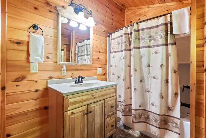 Autumn Leaf Lodge - image 45 of 73