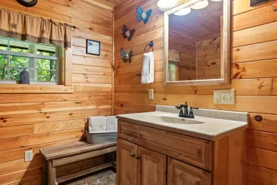 Autumn Leaf Lodge - image 36 of 73
