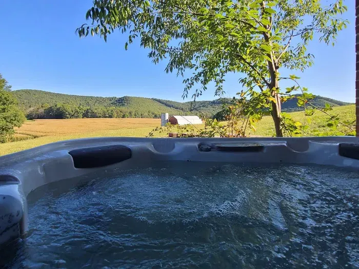 Hot tub with a stunning view. Please reach out for questions about capacity and schedule.