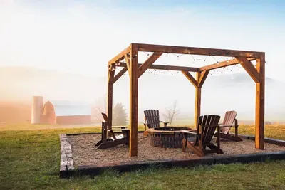 Enjoy a fire under the stars offering great view above and below.  Please reach out prior to booking about local fire bans.
