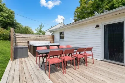 Glass City BNB: Lancaster - image 32 of 40