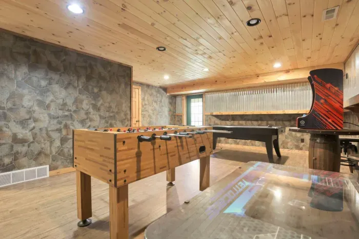 Luxury Secluded Lodge with a View | Hot Tub•Games - image 28 of 45