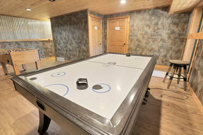 Luxury Secluded Lodge with a View | Hot Tub•Games - image 30 of 45