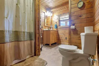 Treetop View Lodge - image 34 of 45