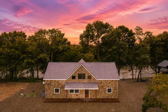 Charming stone cabin near the water with stunning sunset views