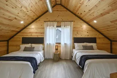 Loft with 2 queen beds