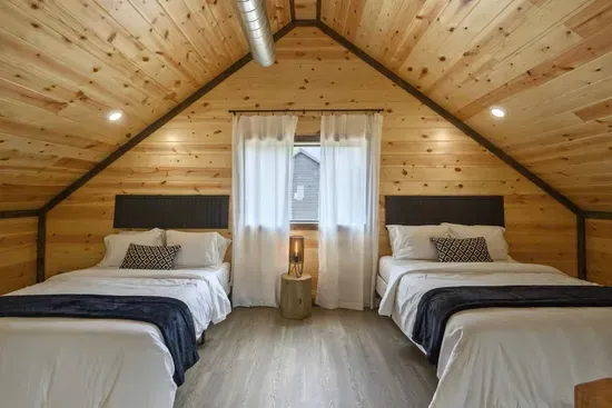 Loft with 2 queen beds