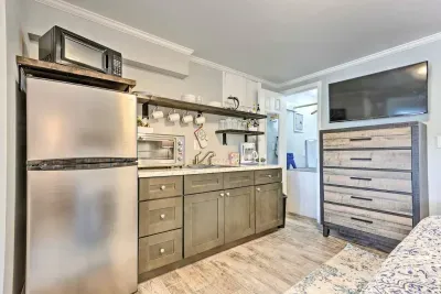 Warm up your favorite foods with the toaster oven or microwave. Dishware provided!