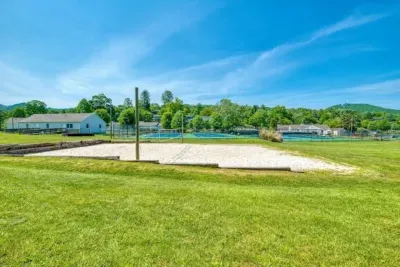 Lake Junaluska hosts many amenities, including this outdoor volleyball which is a short, 4-minute walk from the cabin.