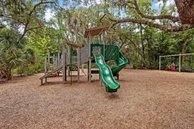 Let the kids venture through the playground at Drummond Point Park. Complete with swings (both for small children and big), a see-saw, monkey bars, and playground with two slides, the kids are bound to have some fun!