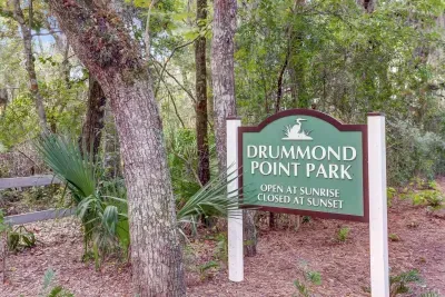 Venture over to Drummond Point Park for kid-friendly activities including a green area, basketball, playground, ping pong, and a lookout tower.