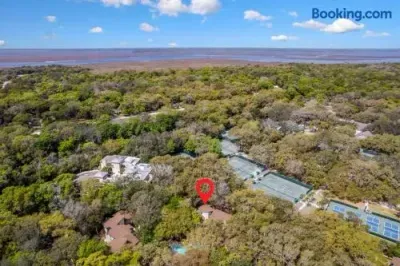 Courtside Villa - image 66 of 68