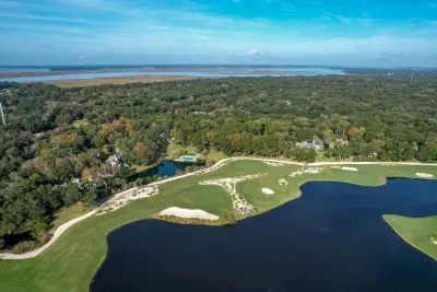 One of the newer additions to Omni Amelia Island, Little Sandy Golf Course is a 10-hole, Par-3 course designed to be played in roughly an hour. Grab a few clubs and walk the course as it winds around a serene pond filled with local wildlife. 