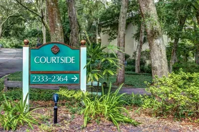 Tucked into the Courtside Villas community, the condo is centrally-located within the Omni Amelia Island Plantation.