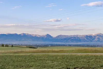 Take in the sweeping views of the Bridger Mountains right from your back deck. Unwind with a gas firepit, grill, and the kind of sunset you’ll remember.